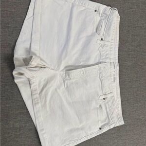 White Old Navy High Rise OG Straight Shorts - Size 22